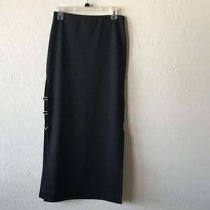 BLACK SKIRT WITH SLITS BY ENT ENTRANCY!